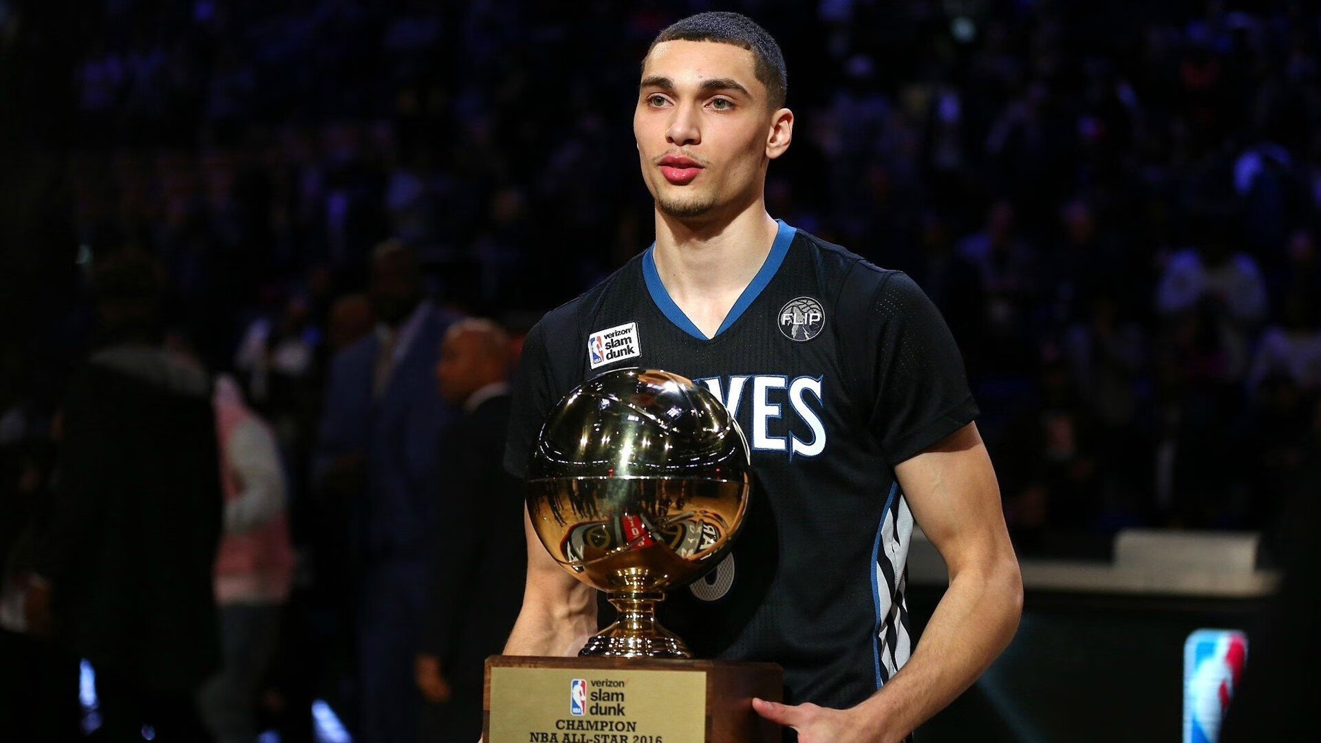 伊朗男队在四分之一决赛中意外击败日本队，进入半决赛，成为本届赛事的一大亮点。