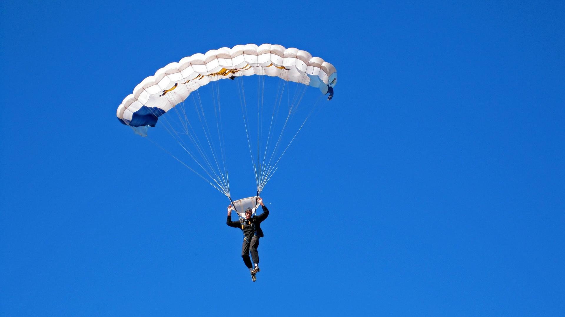 九游下载官方正版-电竞比赛中的黑马逆袭：实力、策略与运气，电竞赛马是什么意思