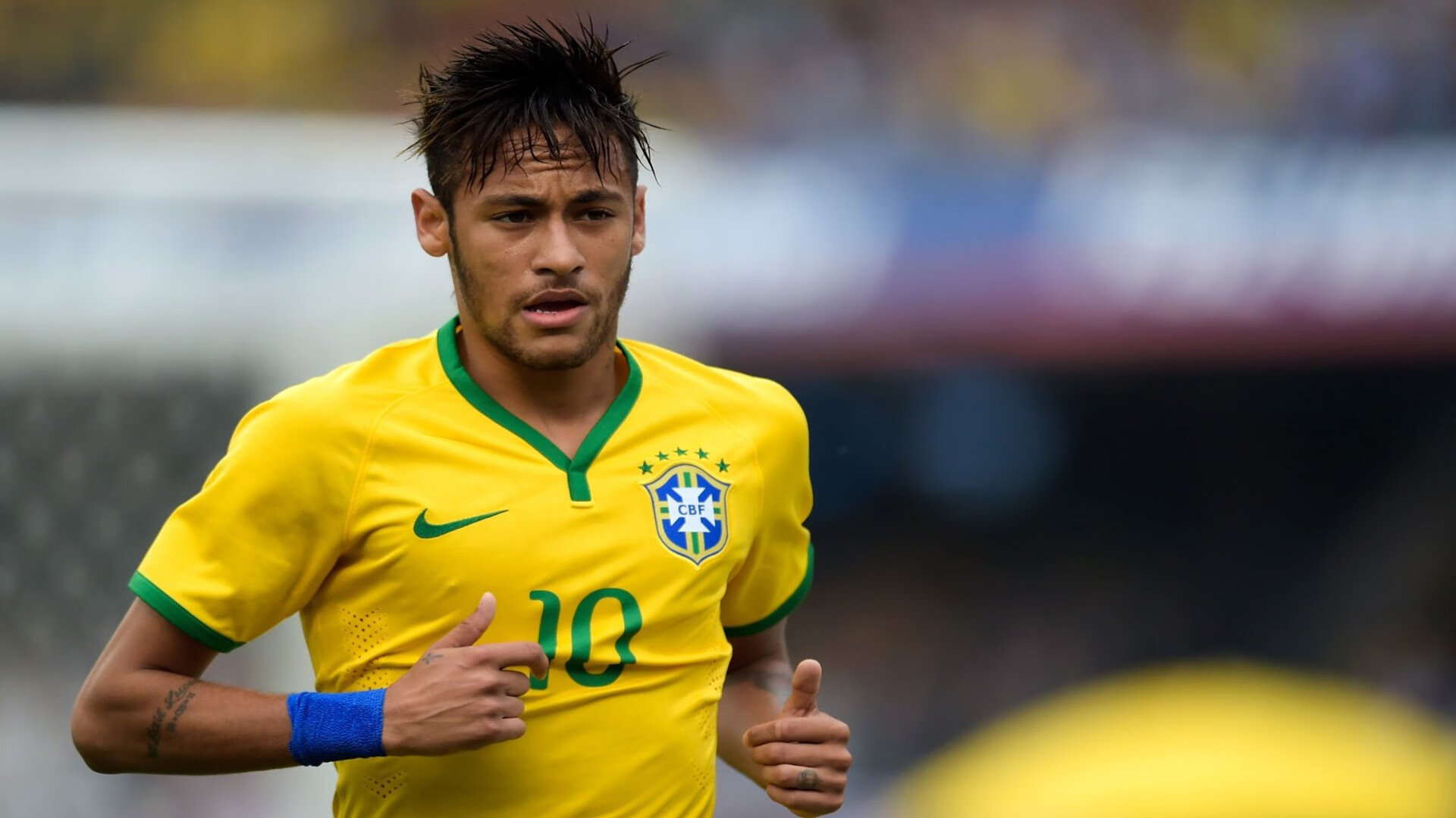 九游登录入口-英超大战激烈现场，精彩进球和神级扑救交相辉映，英超全场集锦